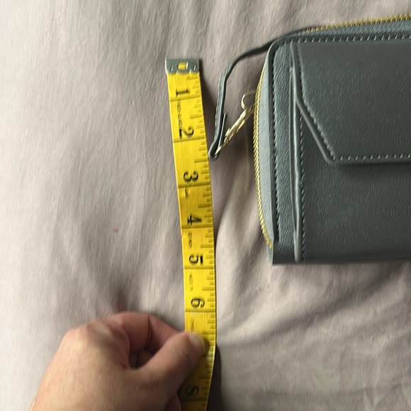 Free Crossbody - Picture 9 of 9